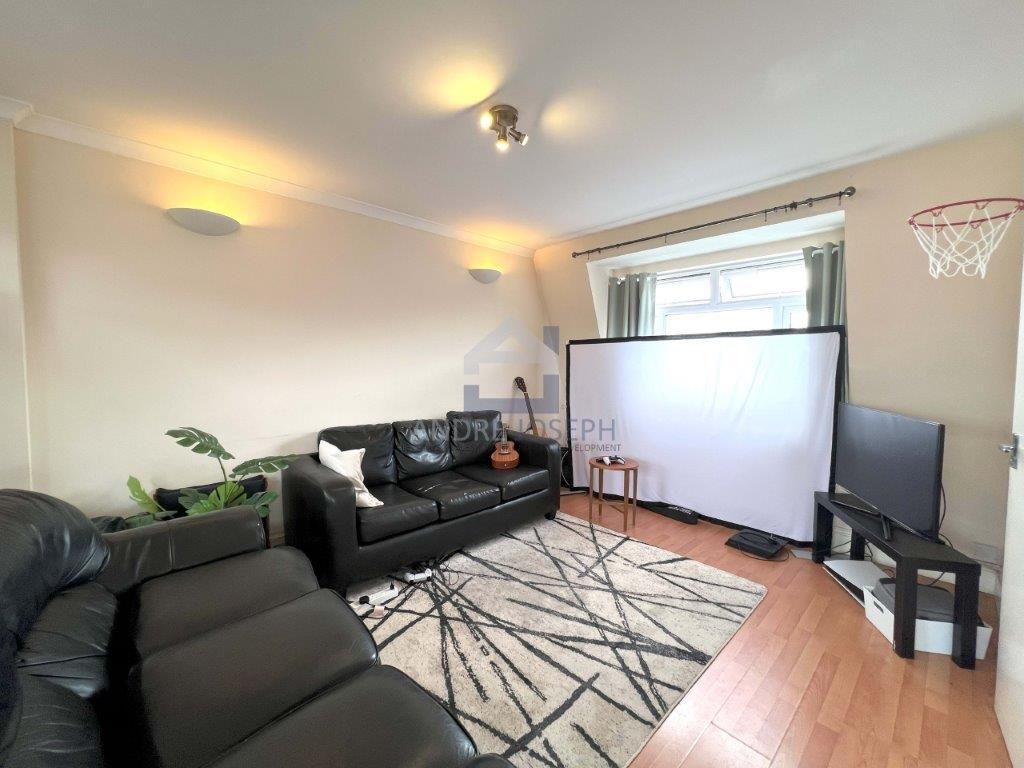 Property photo 2 of 8