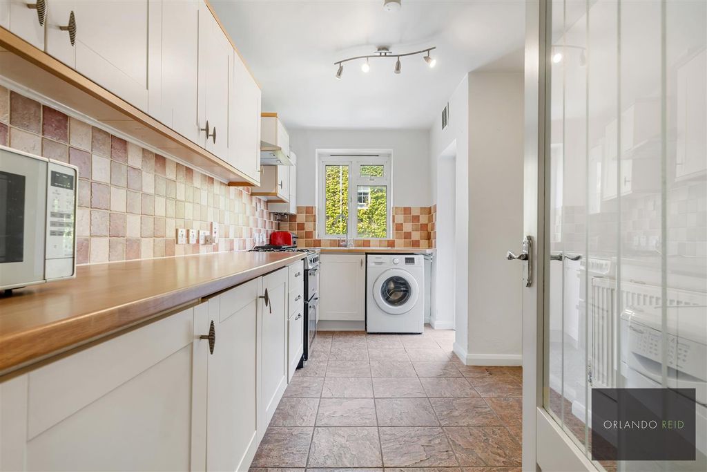 Property photo 3 of 12 Flat 6, Greenwood House Ec1R 4Rj-3.Jpg