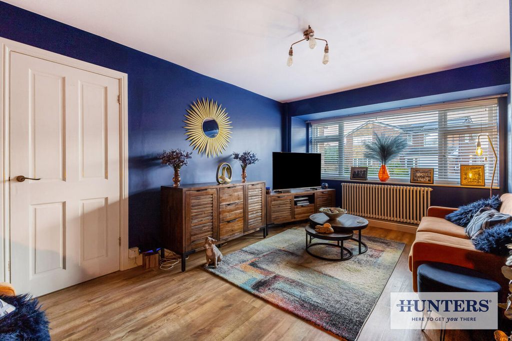 Property photo 3 of 17 Living Room