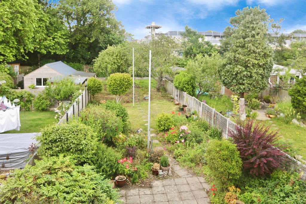 Property photo 2 of 16