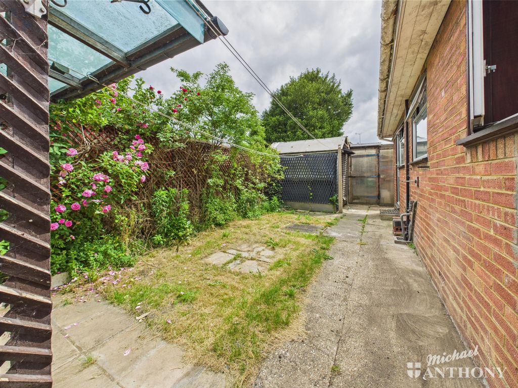 Property photo 3 of 12 Cam03852G0-Pr0290-Still009