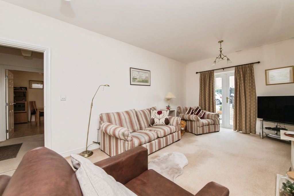 Property photo 3 of 17 Photo