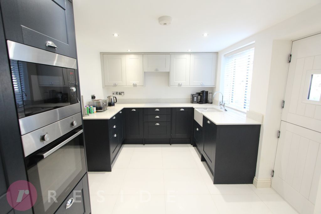 Property photo 2 of 15 Dining Kitchen