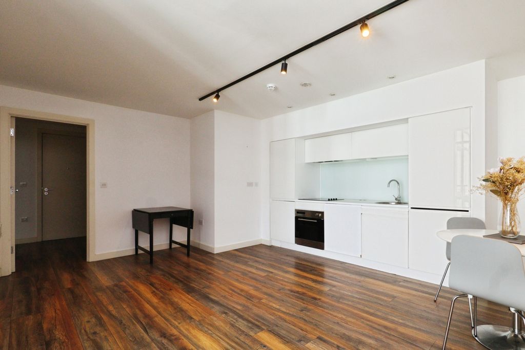 Property photo 2 of 10 Kitchen