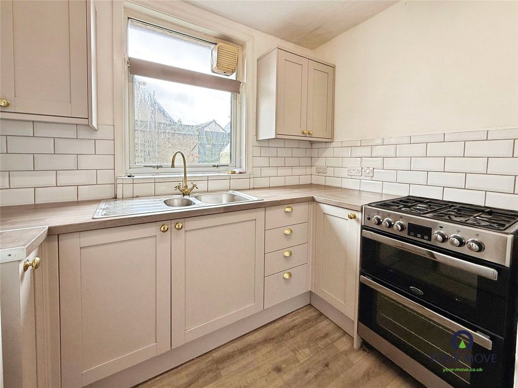 Property photo 2 of 20 Picture No. 12