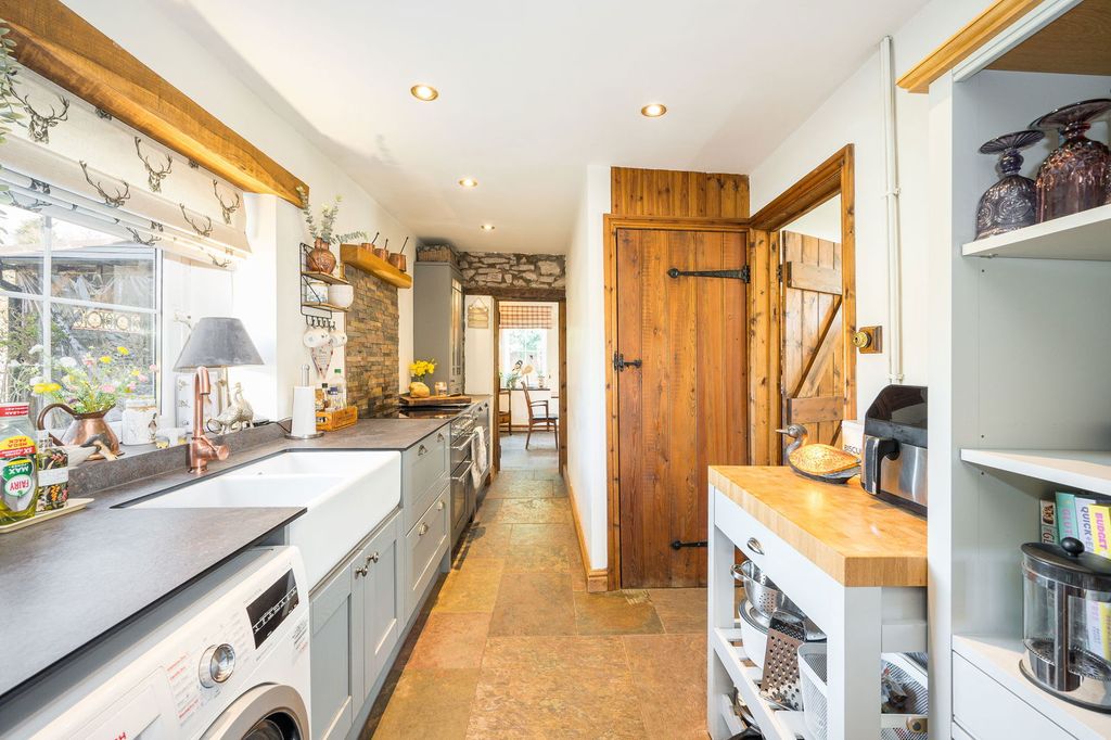 Property photo 3 of 56