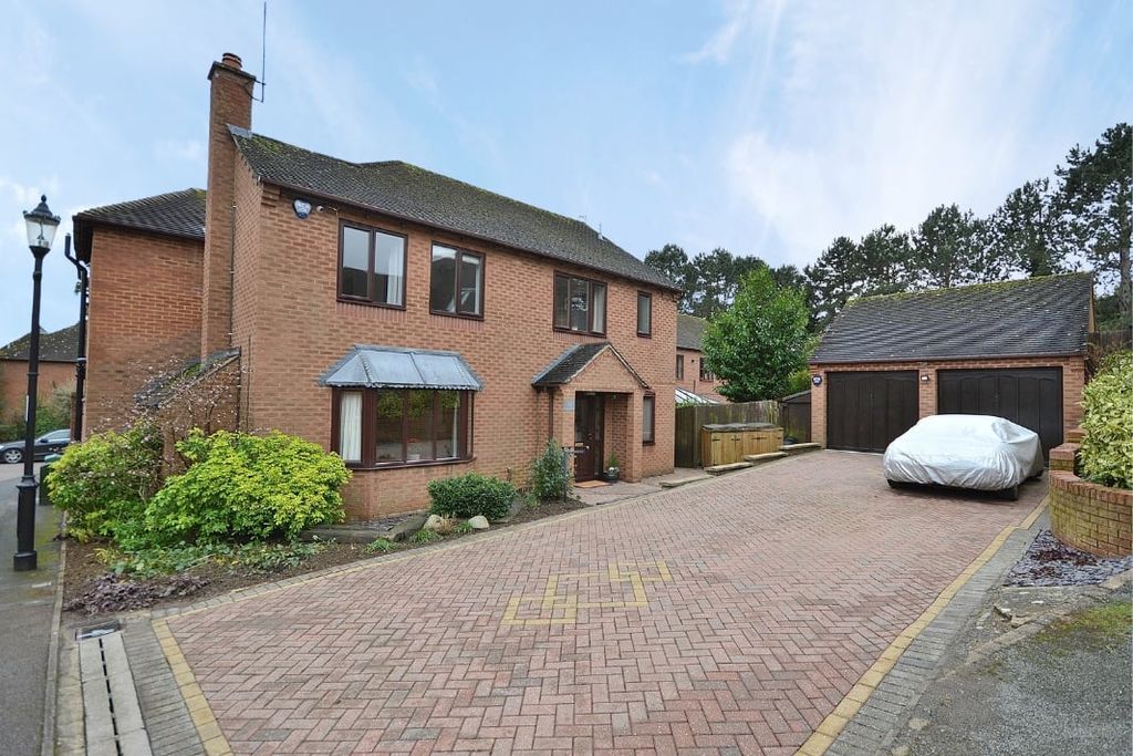 Property photo 2 of 35
