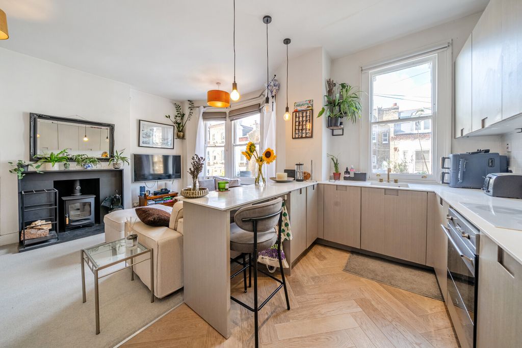 Property photo 1 of 11 1522142-21-6Aaab6...
