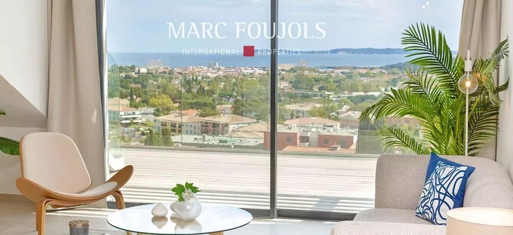 Property photo 1 of 8 Bormes Les Mimosas – 2-Bedroom Penthouse With Private Rooftop Terrace And Sea View