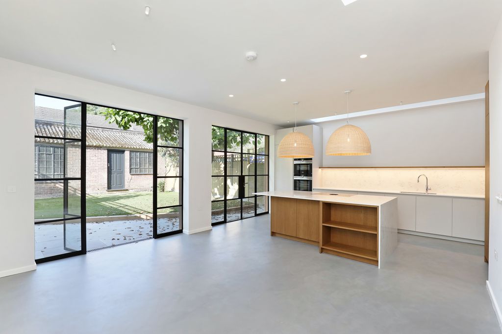 Property photo 2 of 19