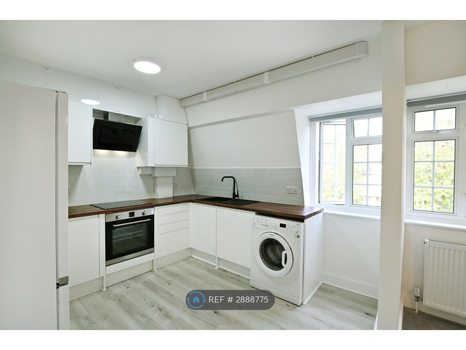 Property photo 2 of 18 Kitchen
