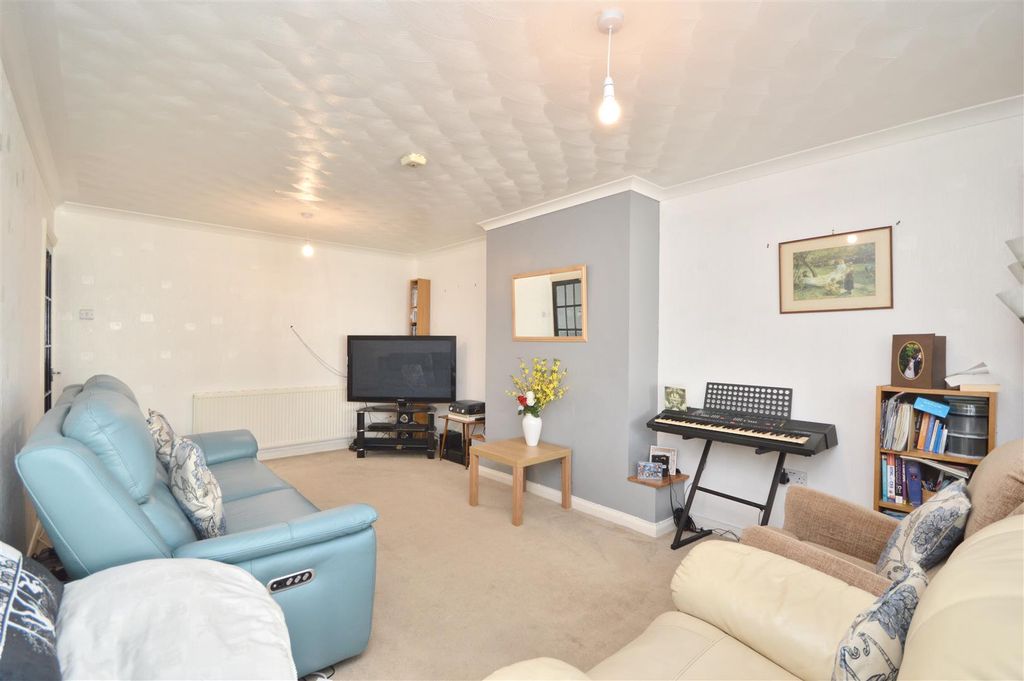 Property photo 3 of 22 Sitting Room