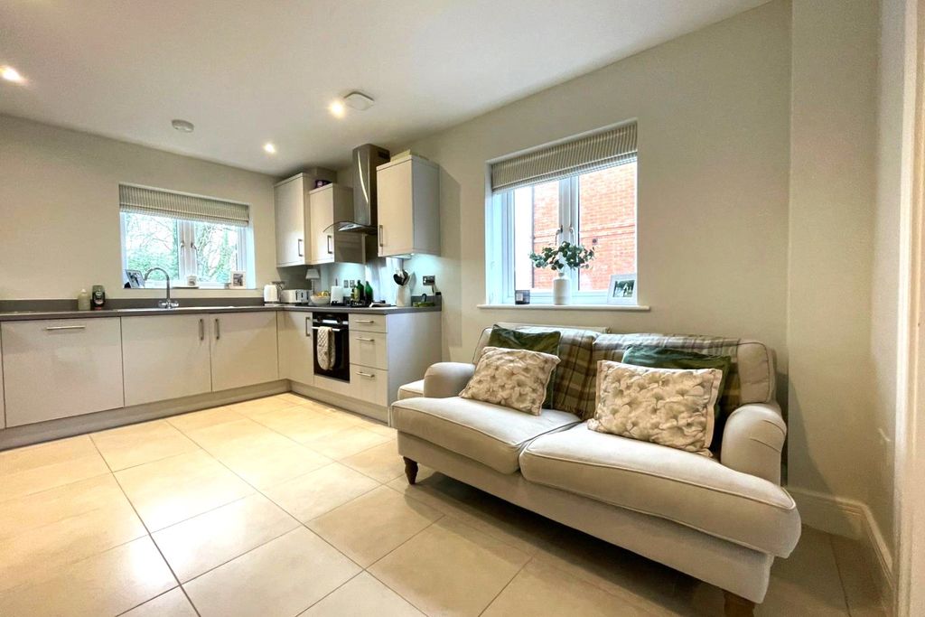 Property photo 2 of 17 Picture No. 26