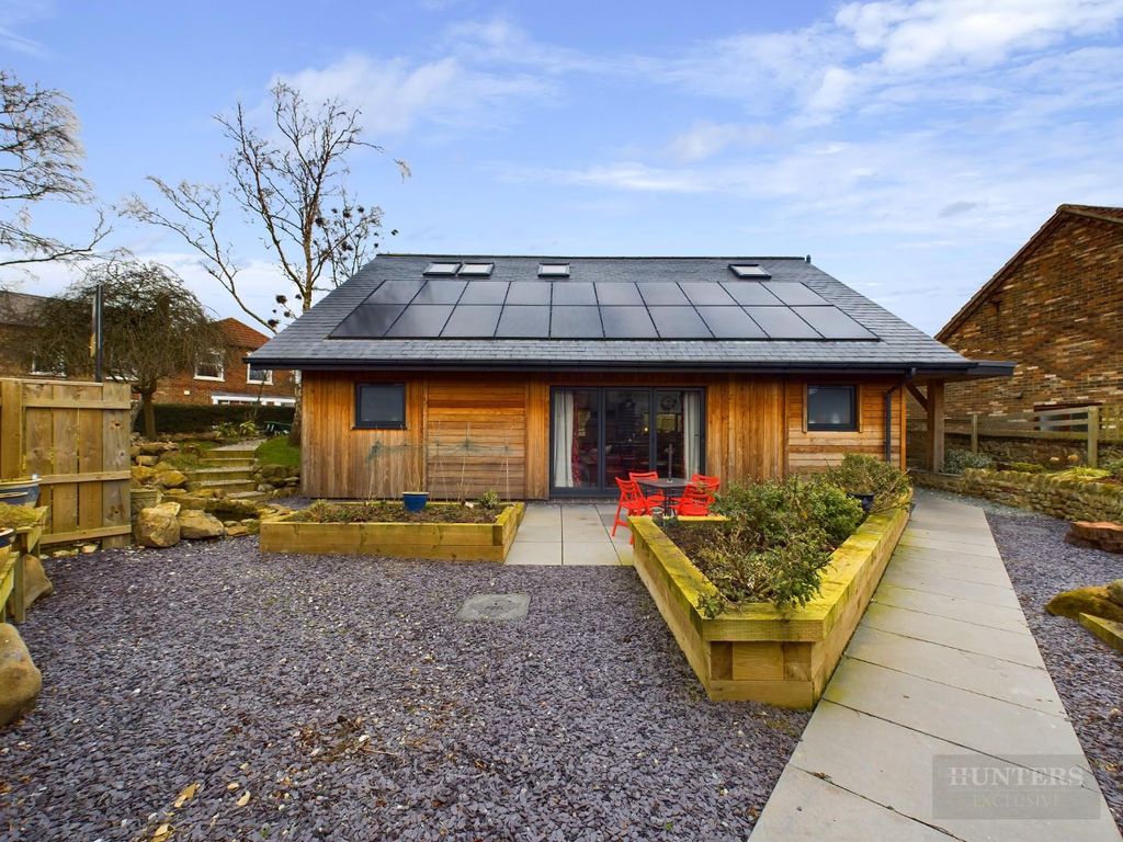 Property photo 1 of 28 Cam03696G0-Pr0425-Still026.Jpg