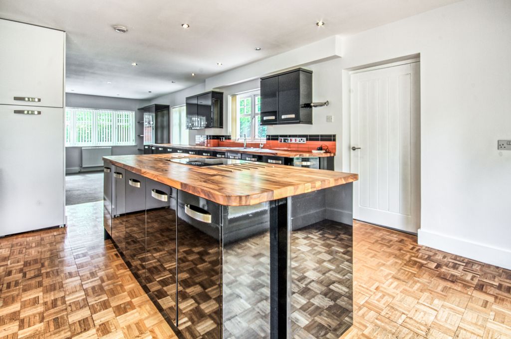 Property photo 2 of 21 Kitchen