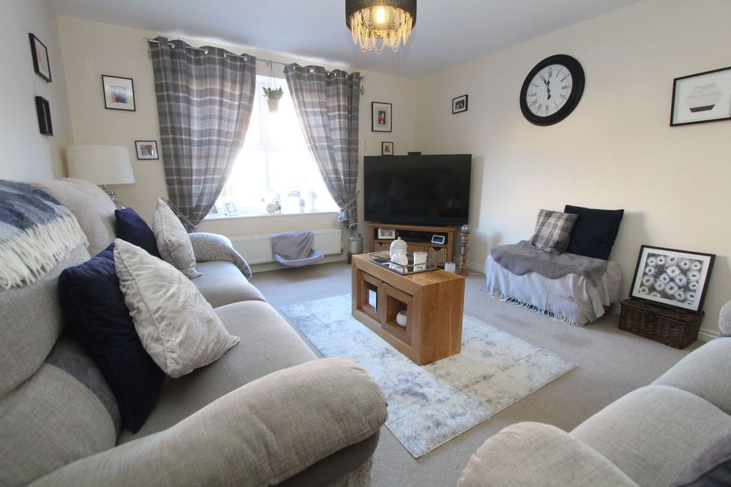 Property photo 3 of 18