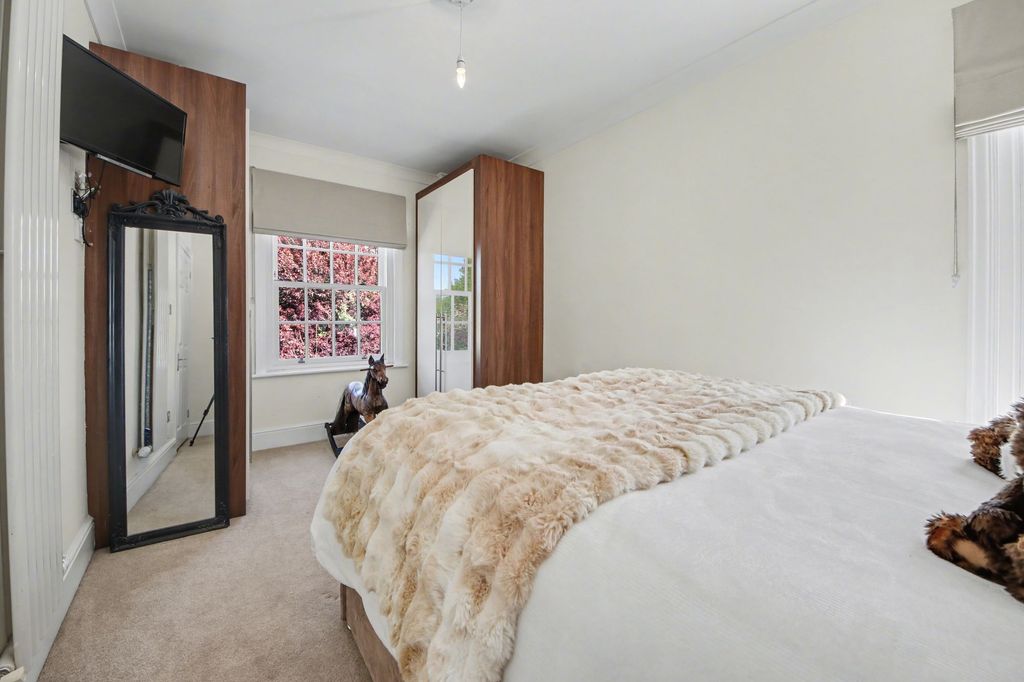 Additional image 18 of 4 bed detached house for salePortsmouth Road, Southampton SO19
