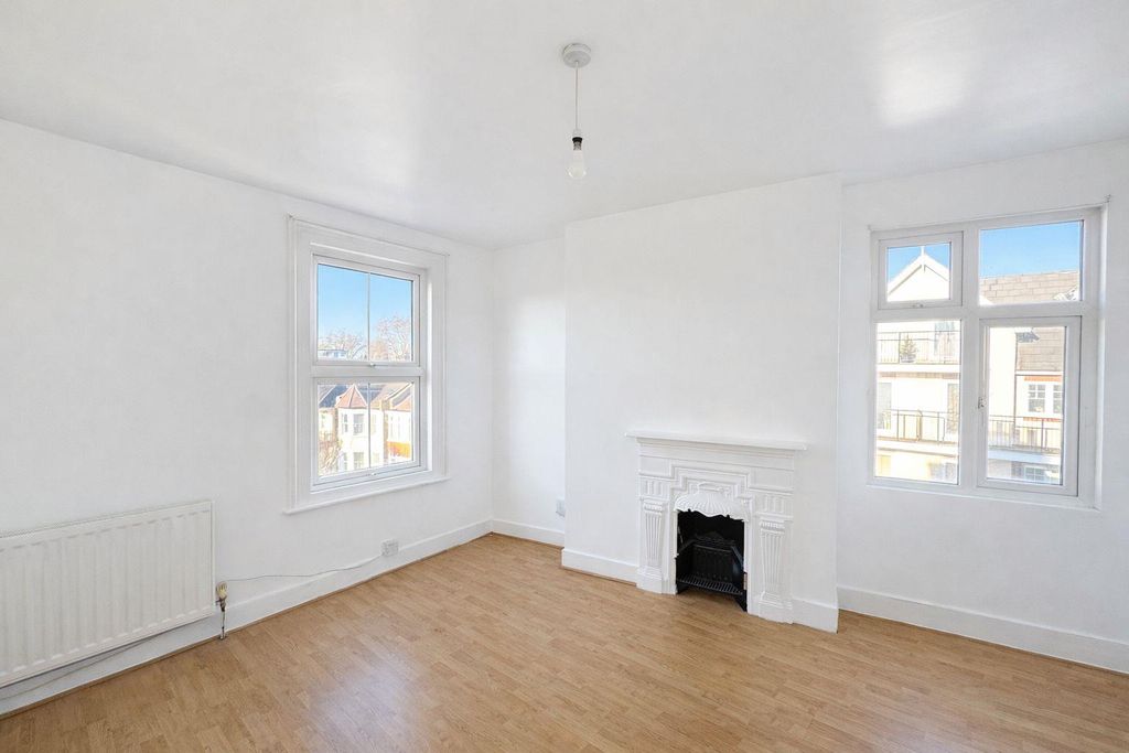 Property photo 2 of 9