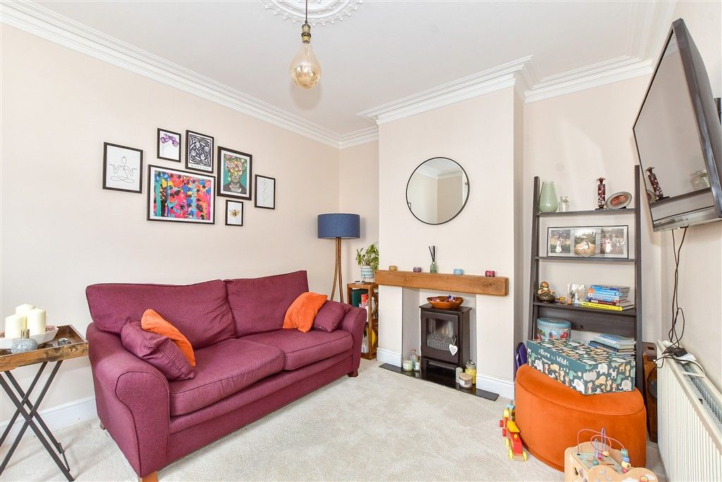 Property photo 3 of 8 Lounge