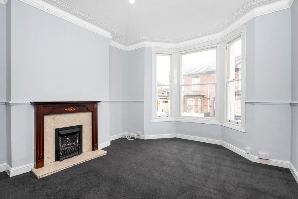 Property photo 2 of 8 Photo 7