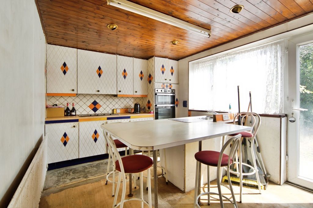 Property photo 3 of 21 Pbox-Img.Jpg