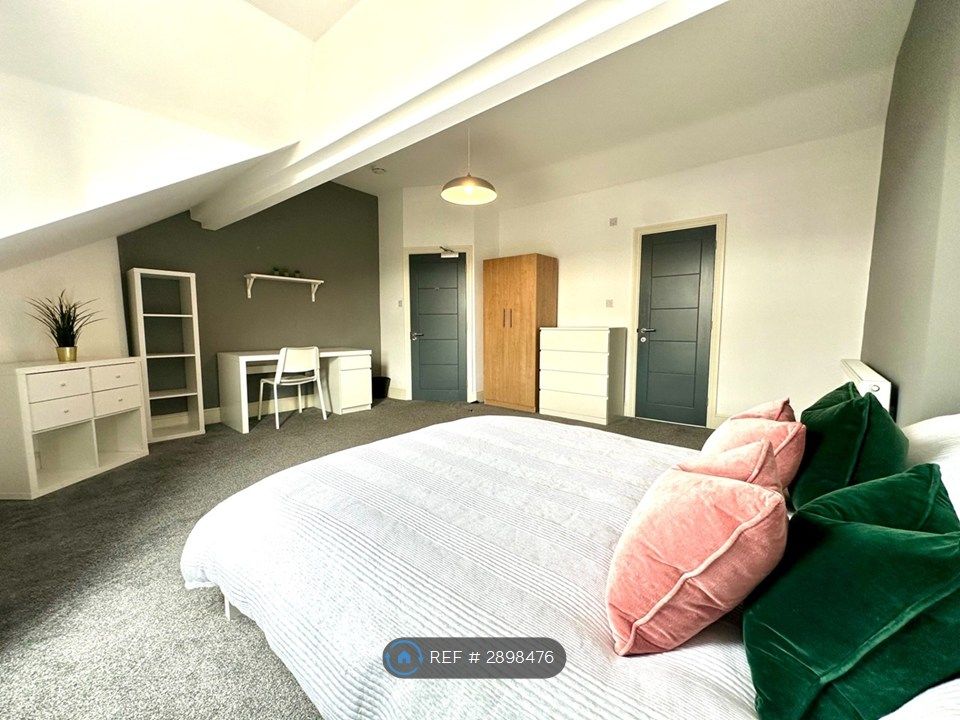 Property photo 1 of 26 Room 7