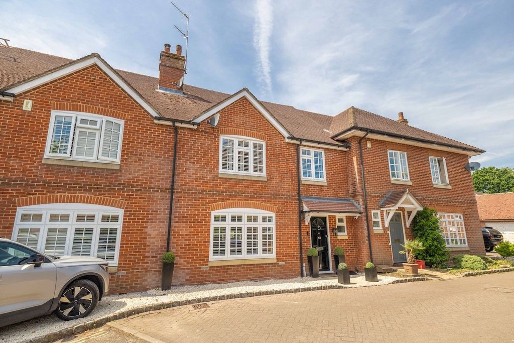 Property photo 1 of 32