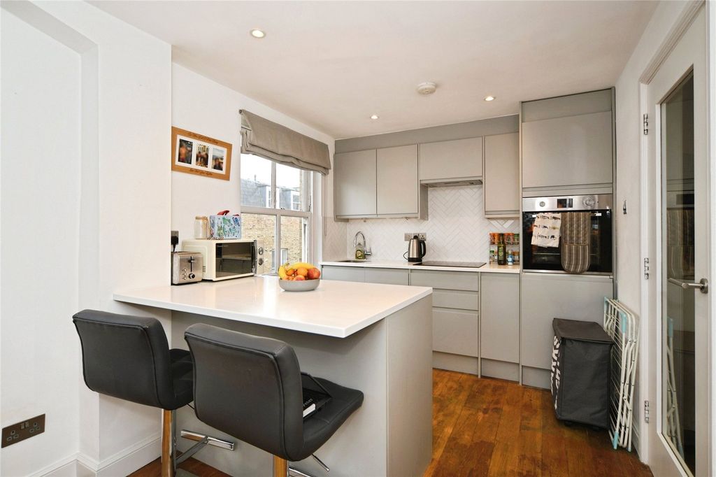 Property photo 2 of 28 Picture No. 09