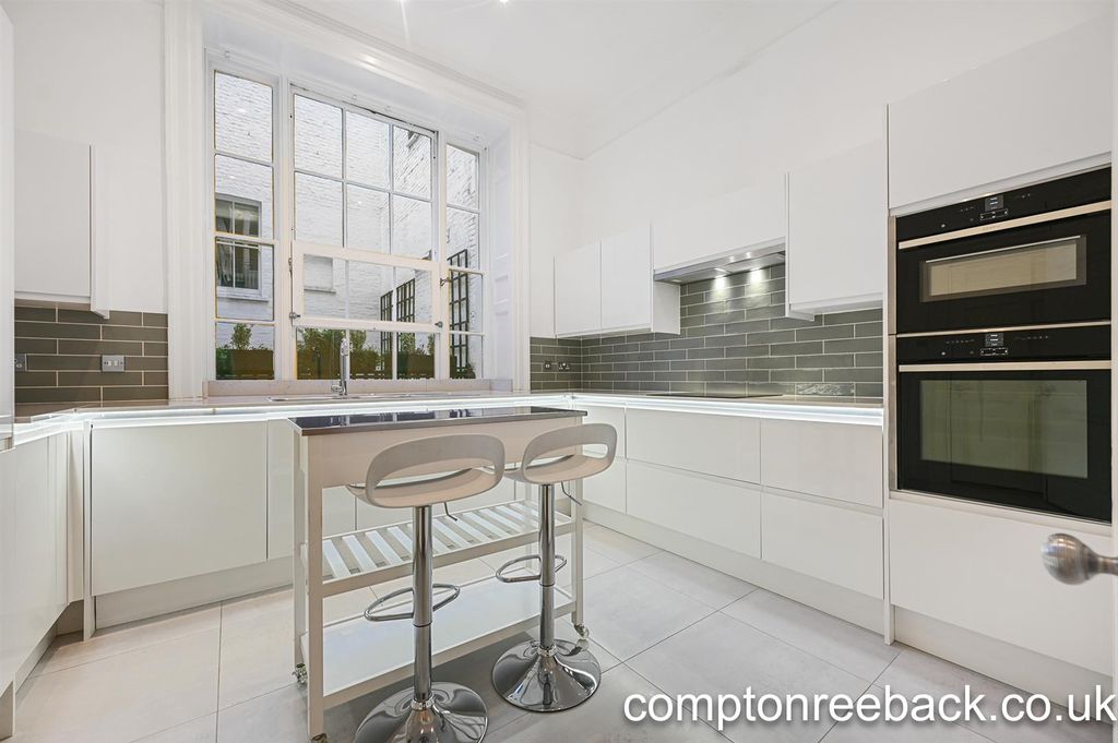 Property photo 2 of 10 Kitchen.Jpg