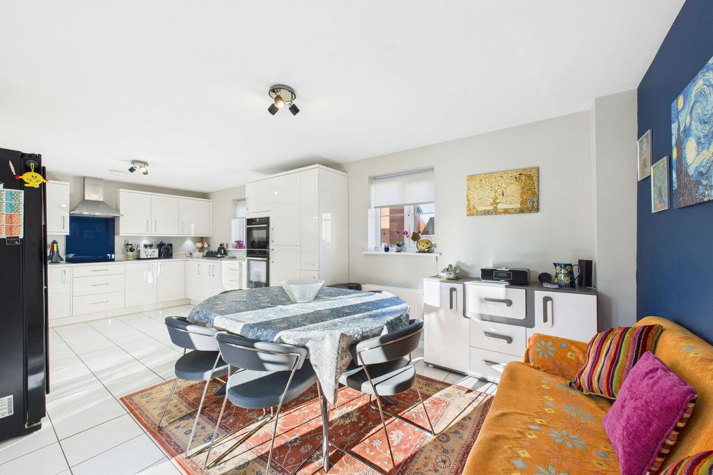 Property photo 3 of 31