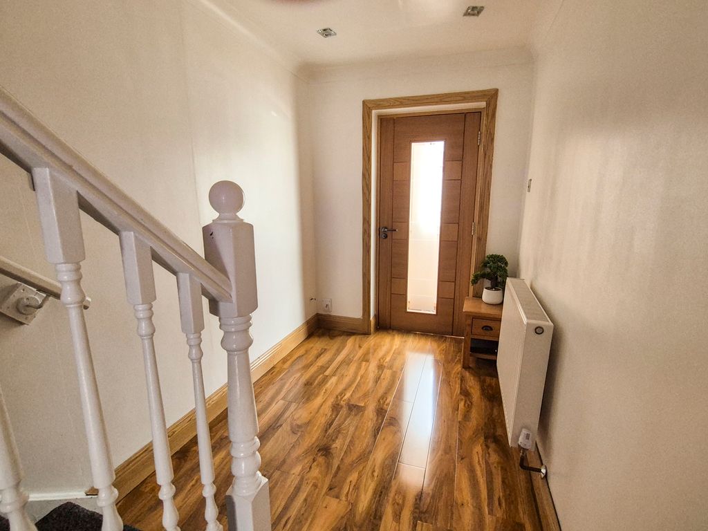Property photo 3 of 16 Hallway