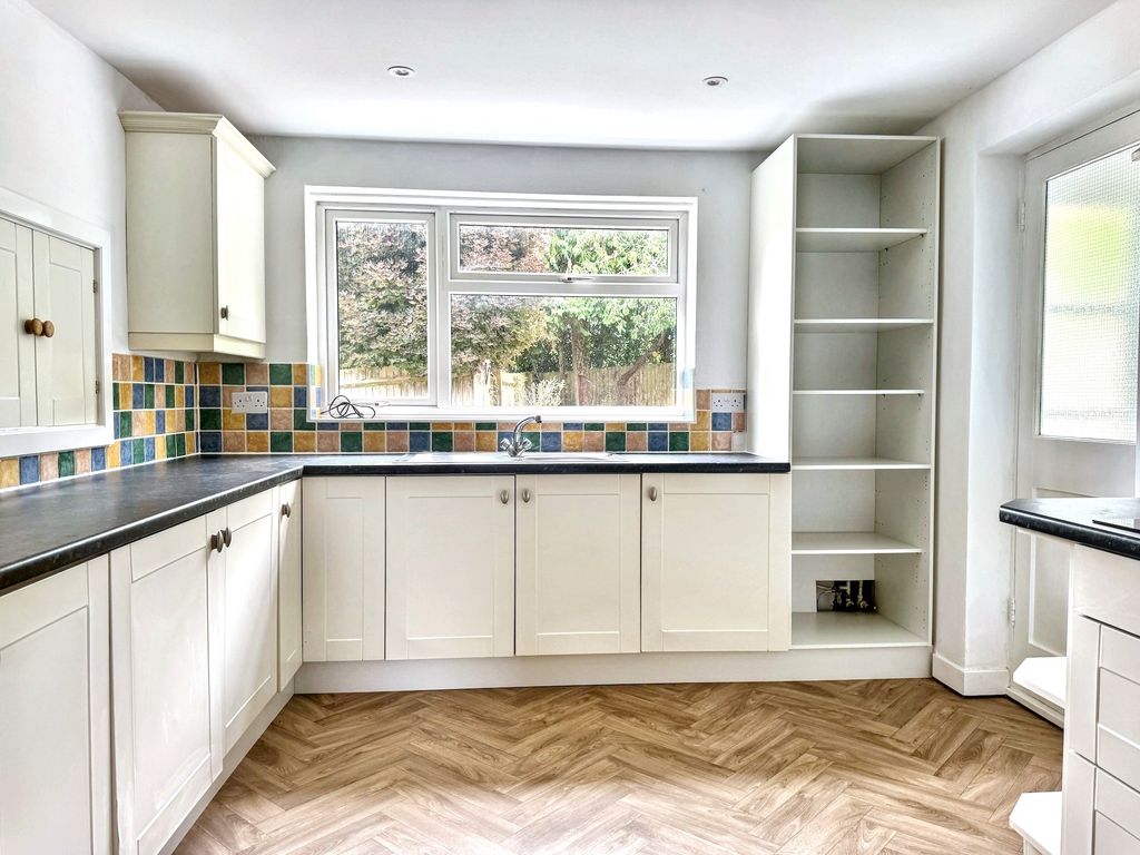 Property photo 2 of 31 Kitchen With Integral Appliances
