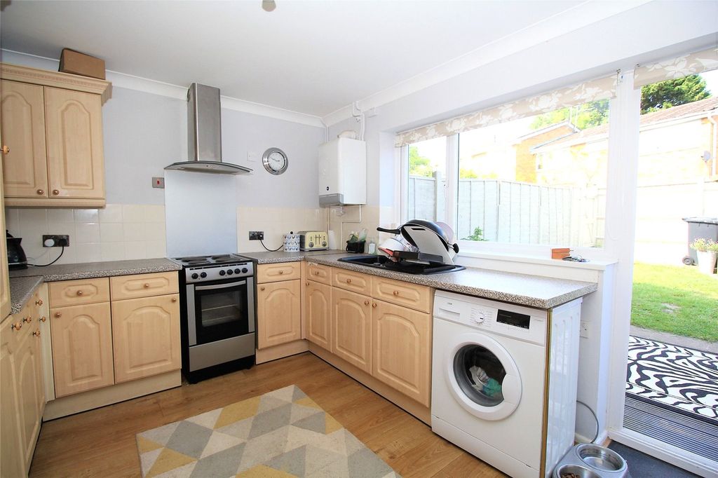 Property photo 3 of 7 Kitchen