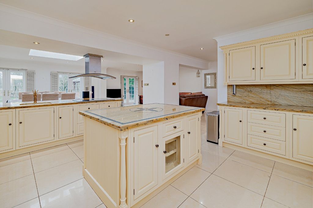 Property photo 3 of 19 Picture No. 11