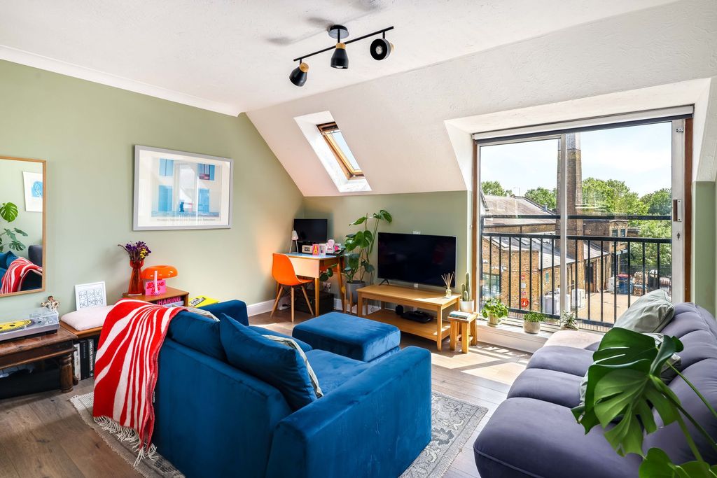 Property photo 1 of 12 Royal Victor Place