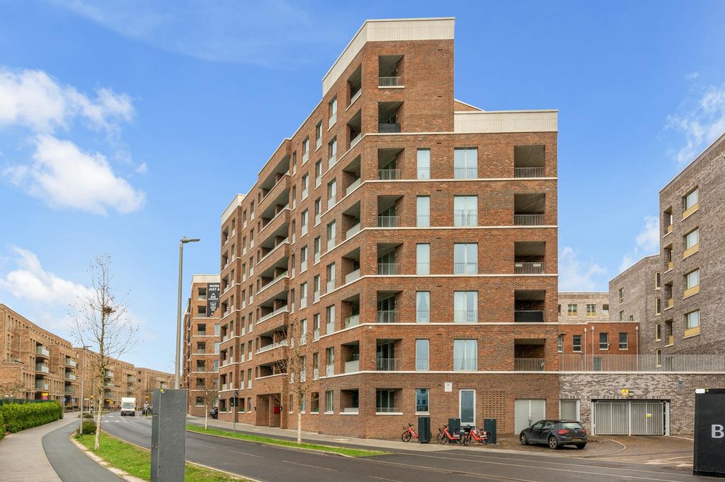 Property photo 1 of 18