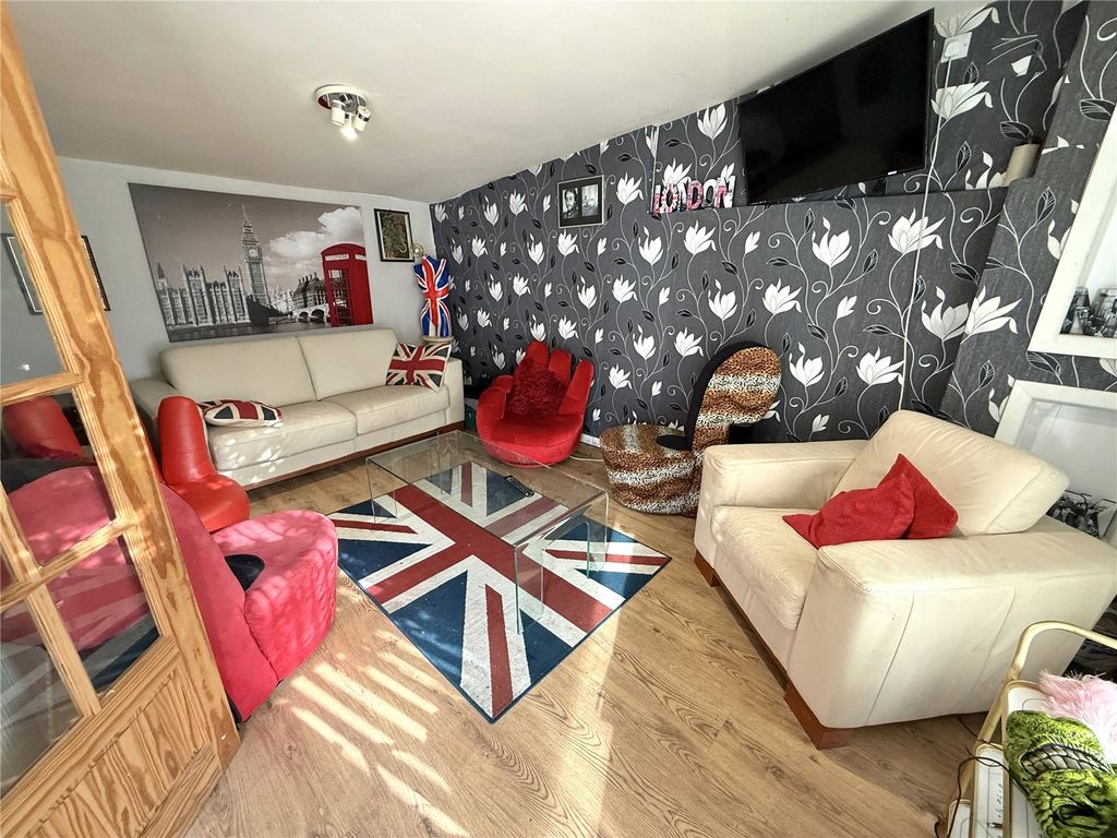 Property photo 2 of 40 Picture No. 35