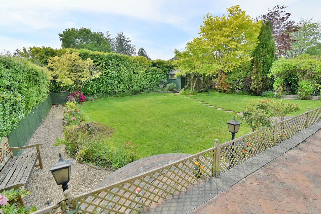 Property photo 2 of 31