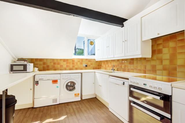 Property photo 3 of 10 Kitchen