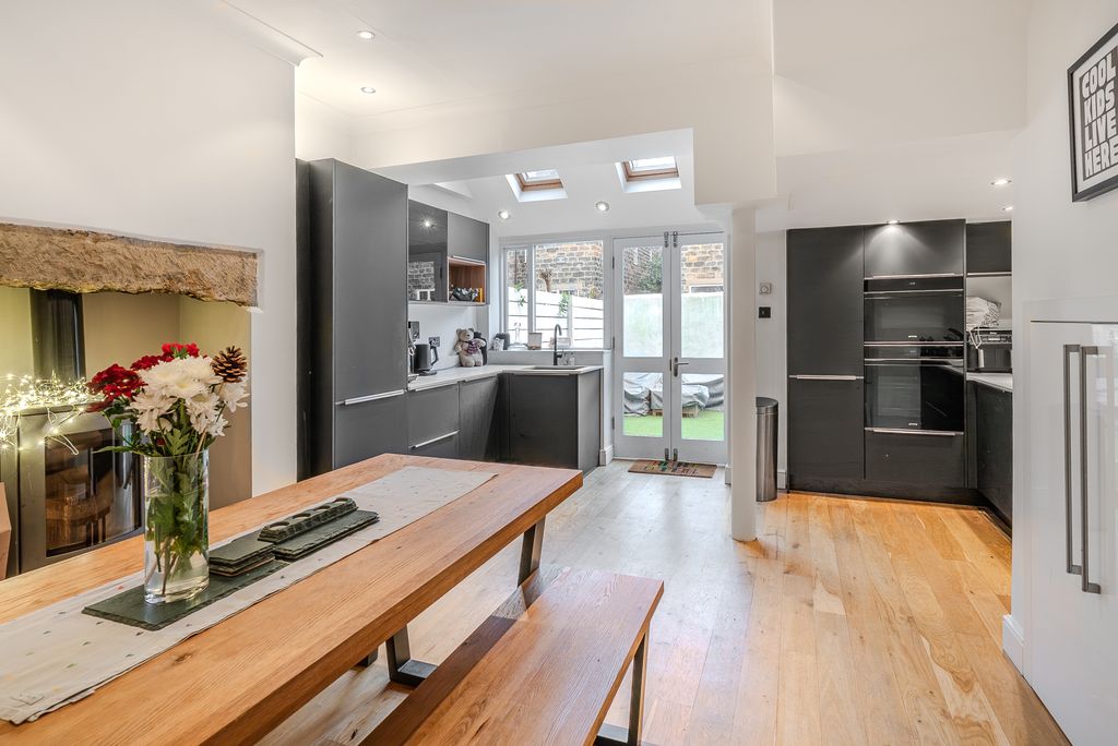 Property photo 2 of 11