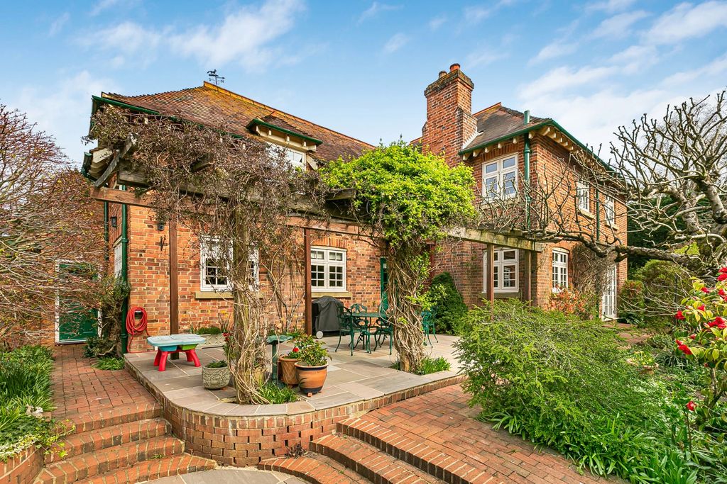 Property photo 2 of 38 Garden