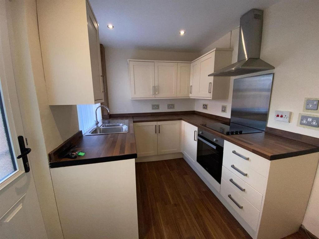Property photo 3 of 11 Kitchen.Jpg