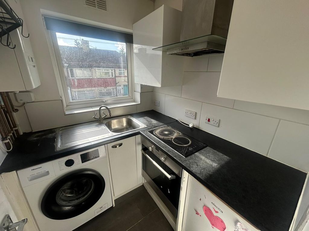 Property photo 2 of 5 Kitchen