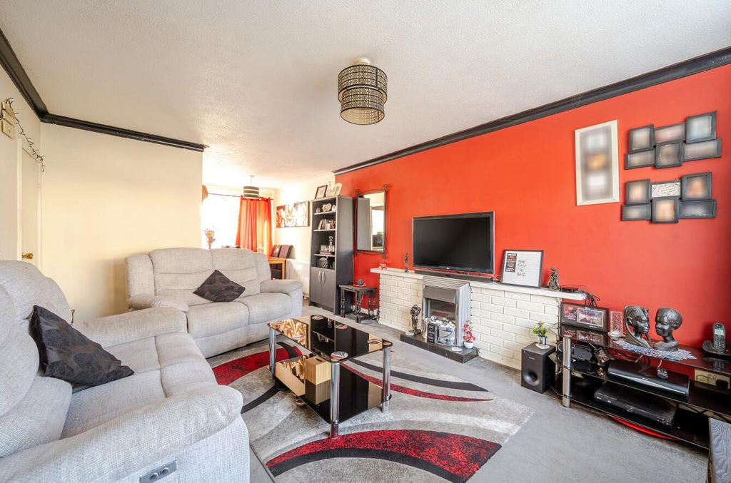 Property photo 2 of 12 Living/Dining Room