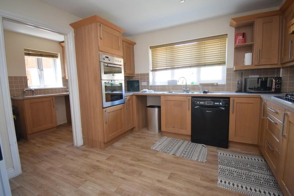 Property photo 2 of 8 Kitchen.Jpeg