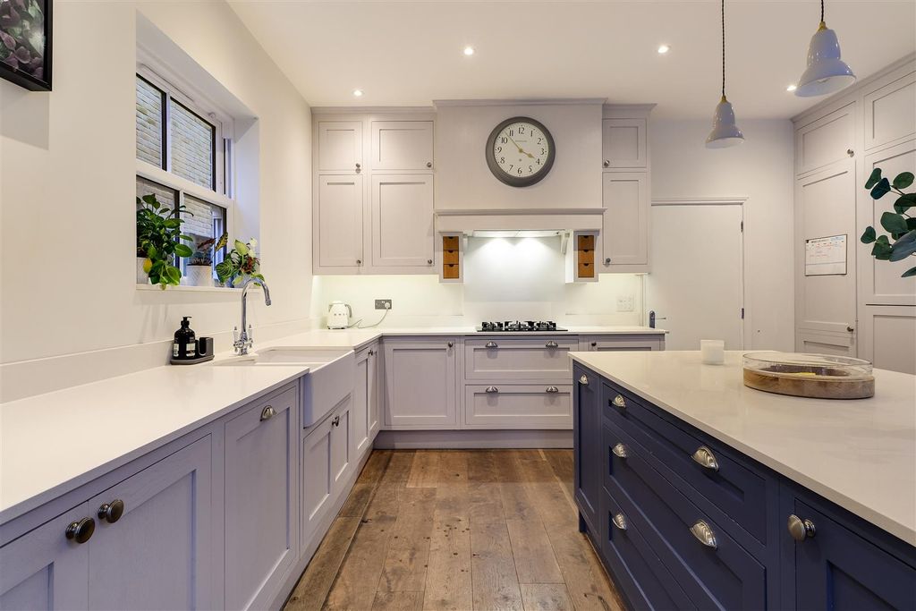 Property photo 3 of 28 Kitchen