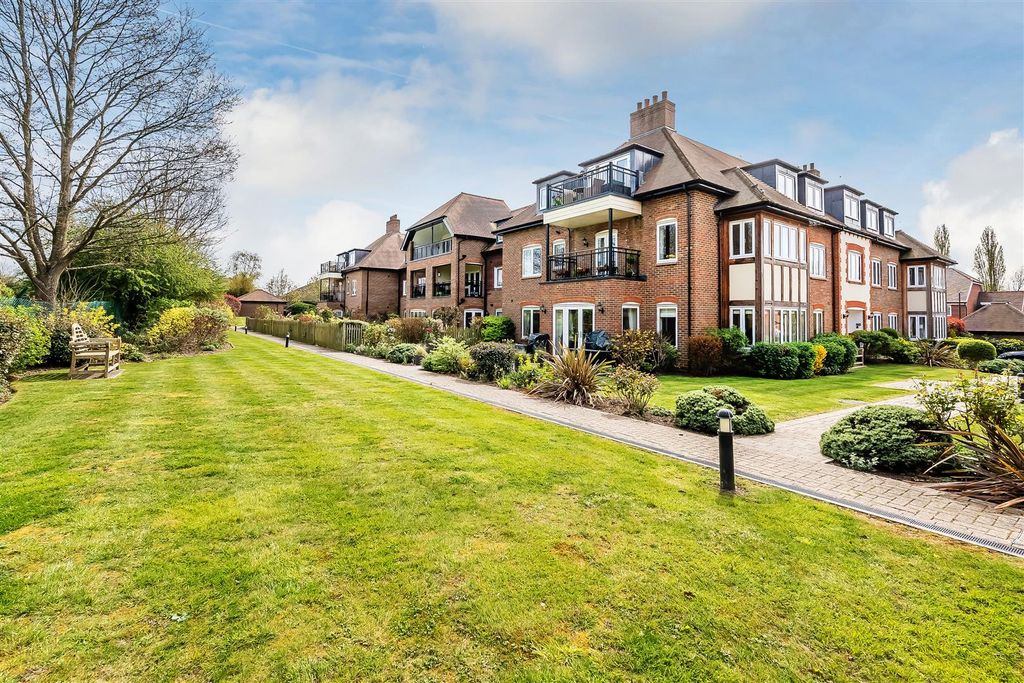 Property photo 1 of 33