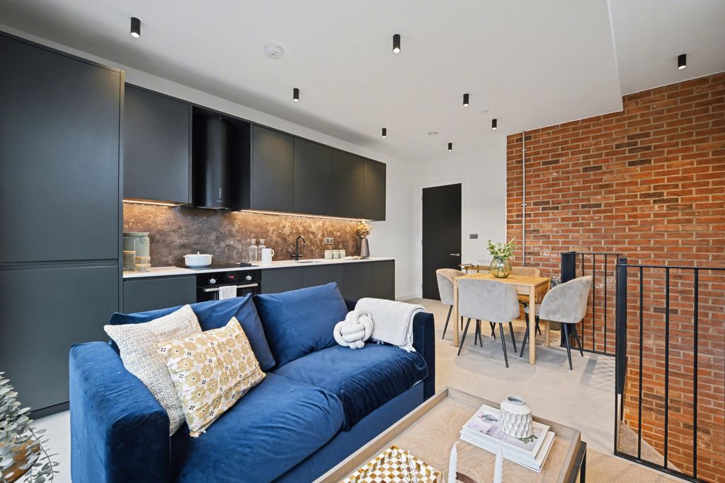 Property photo 1 of 12