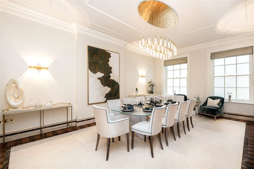 Property photo 3 of 11 Dining Room