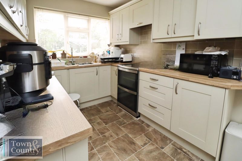 Property photo 3 of 19 Claremont Road